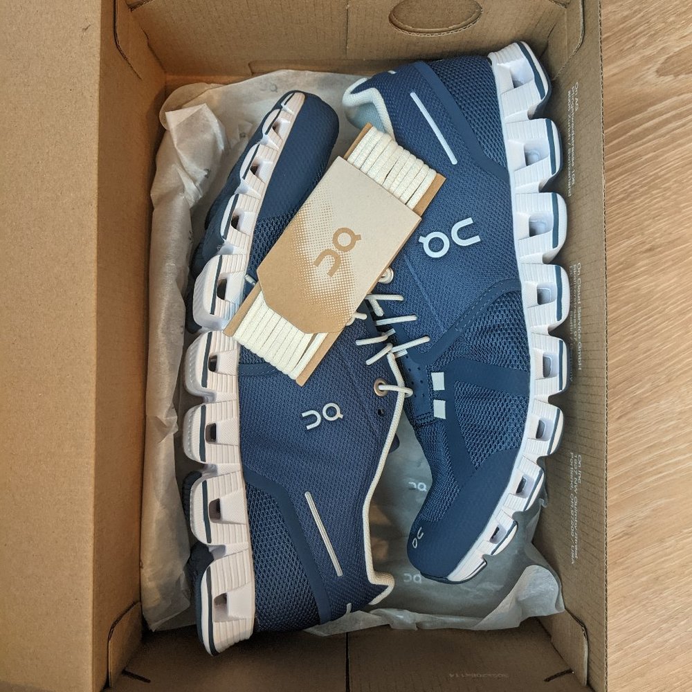 NEW IN BOX On Running Cloud Size 8.5